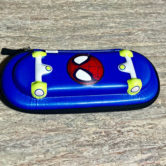 Marvel x Yoobi Spidey sense zippered pencil case - Picture 3 of 11